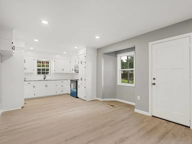 2108 Boston St — Photo 14