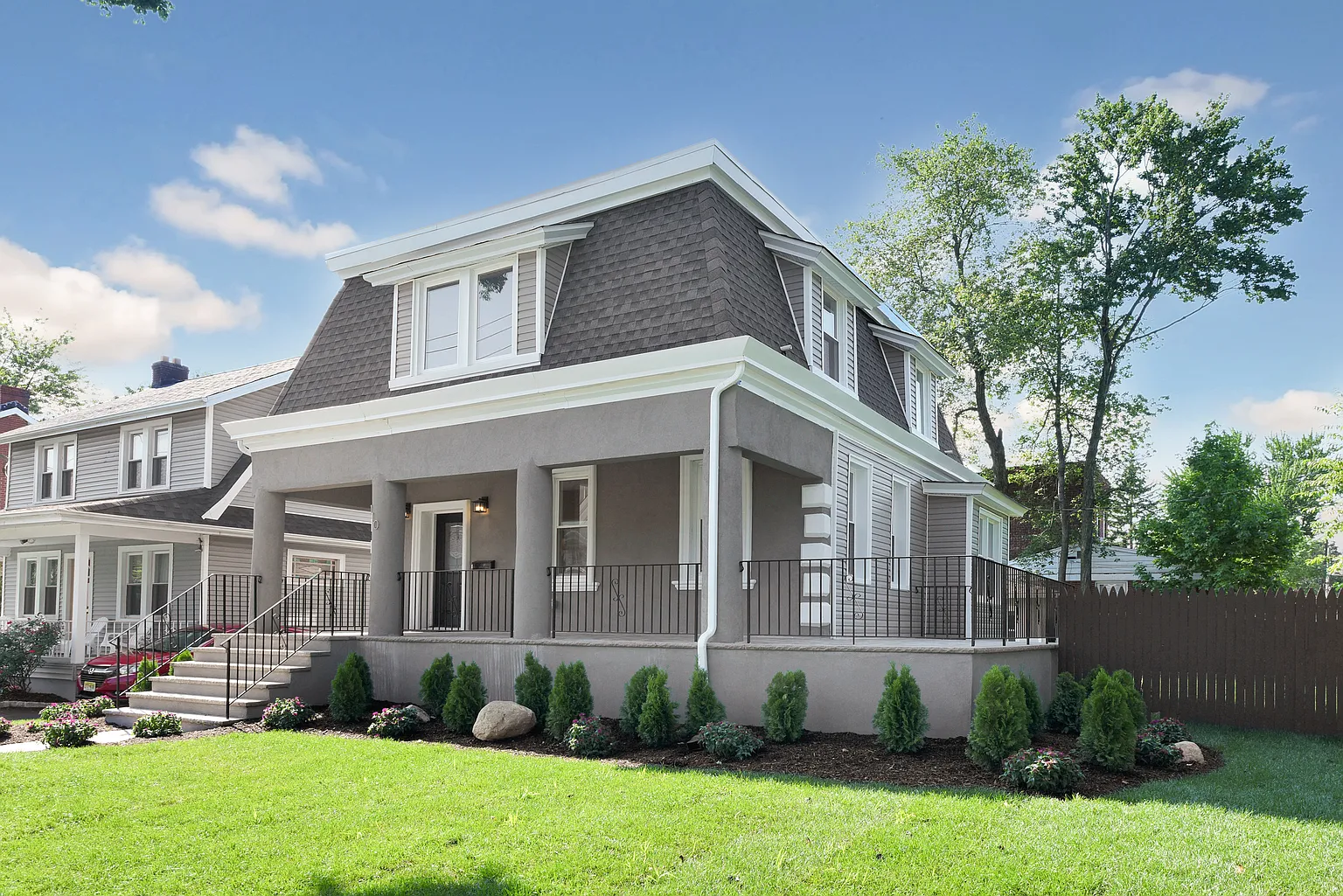 110 Bradley Ave photo 1