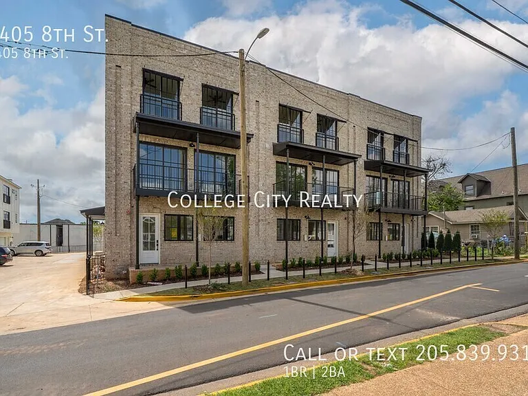 1405 8th St — Photo 1
