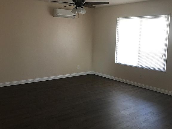 Large Great Room with mini split and ceiling fan