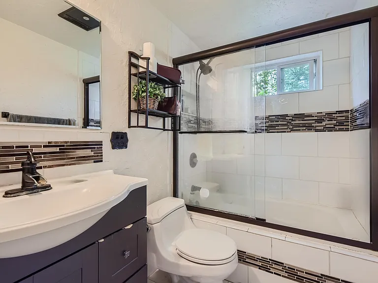 375 Pebblecreek Dr — Photo 10