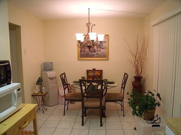 2nd image of 105 Williamsburg Ln