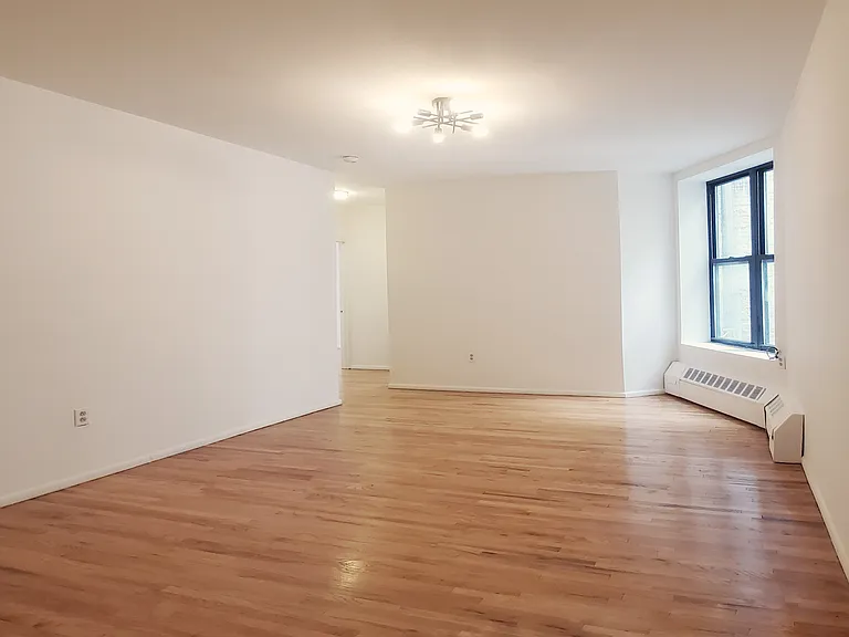 306 W 51st St #3D — Photo 1