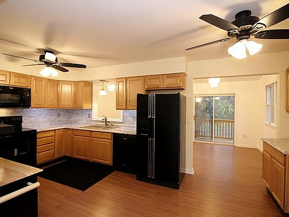 4th image of 226 Edgewood Dr