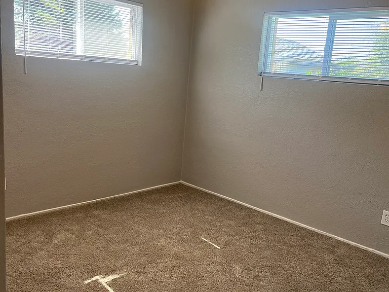 1240 Russell Blvd — Photo 9