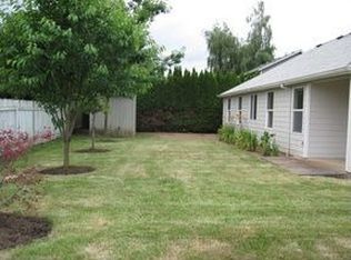 2412 Riviera Ct, Hubbard, OR 97032