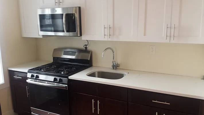 Rented by Zuz Realty | media 42