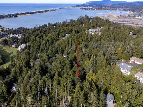 506 Beaver Pond Ln, Gleneden Beach, OR 97388