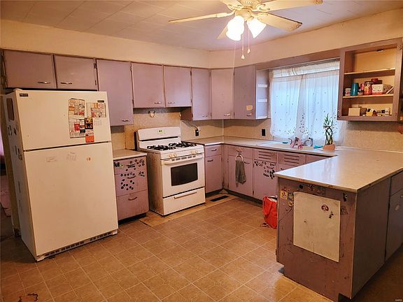 5th image of 837 N Edwardsville St