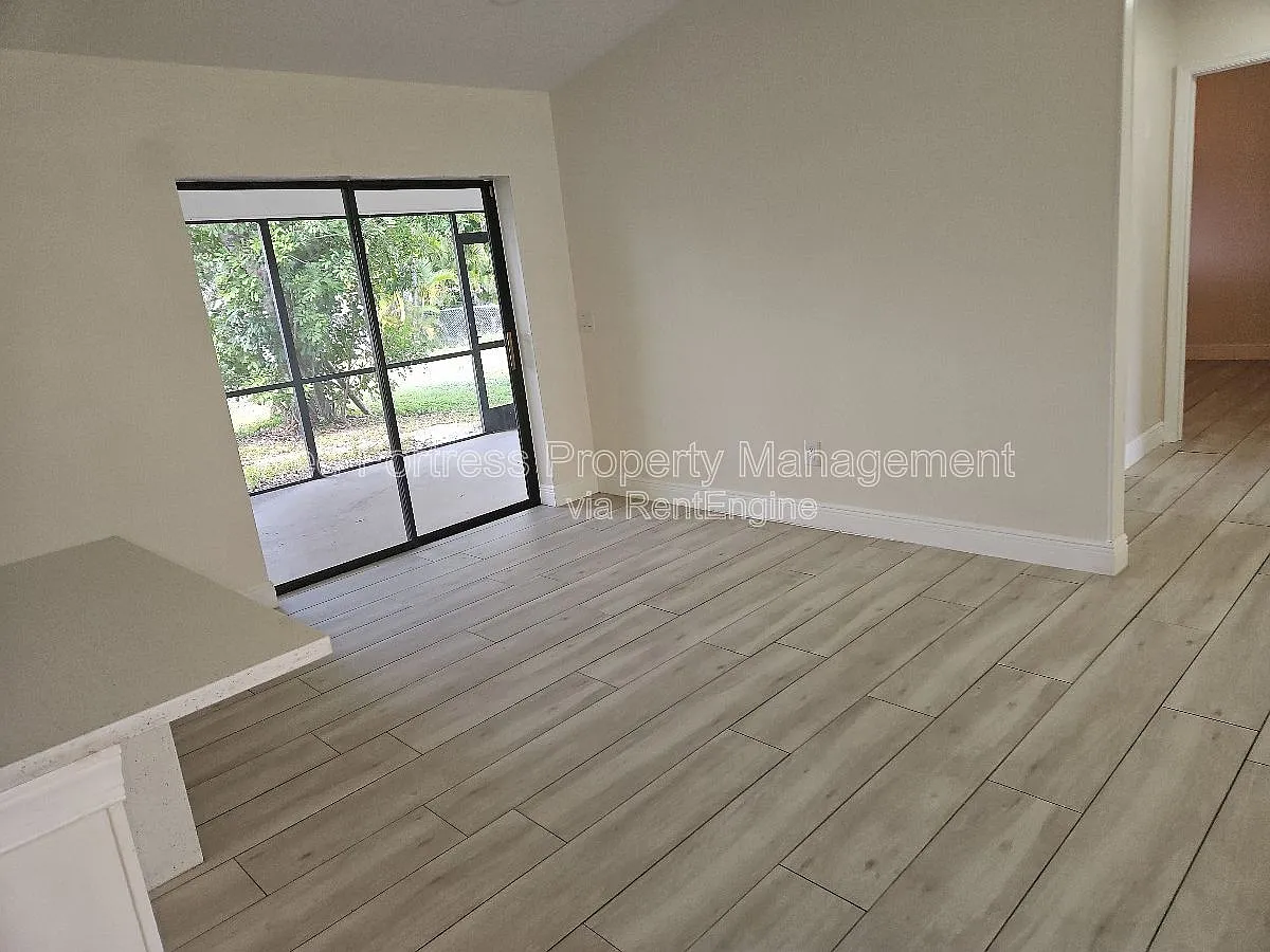 3 bed, 2.0 bath, 1361 sqft, $2,149 — Photo 2