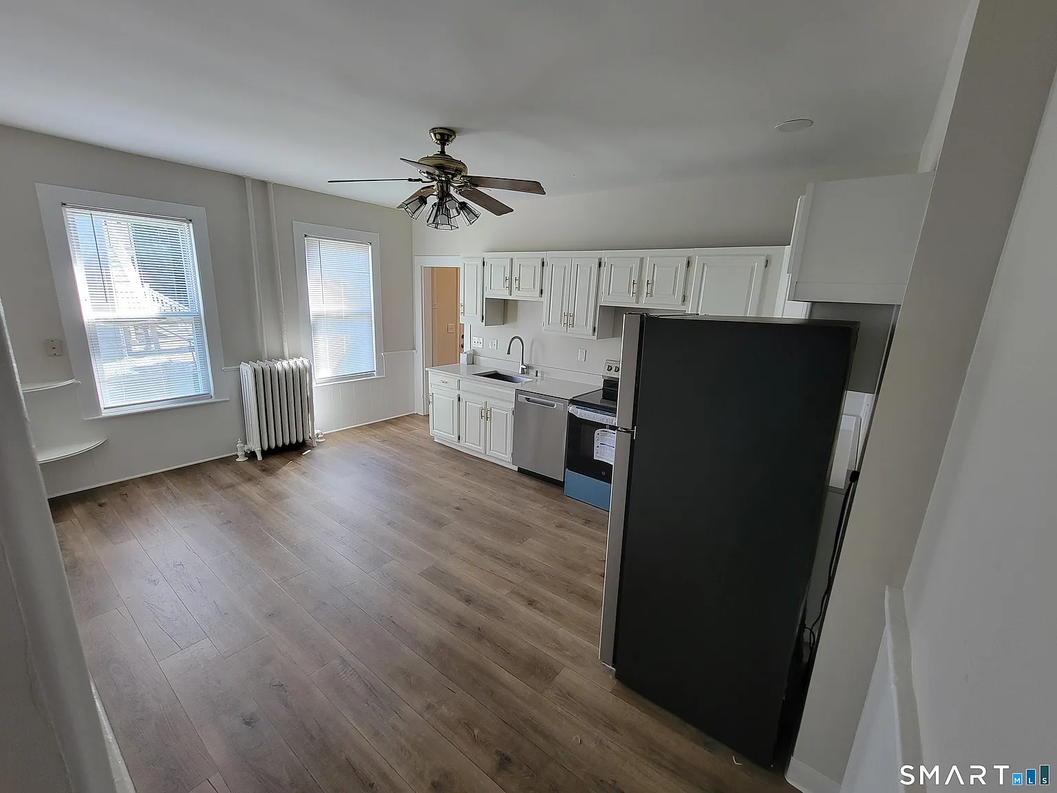 3 bed, 1.5 bath, 1200 sqft, $2,200 — Photo 3