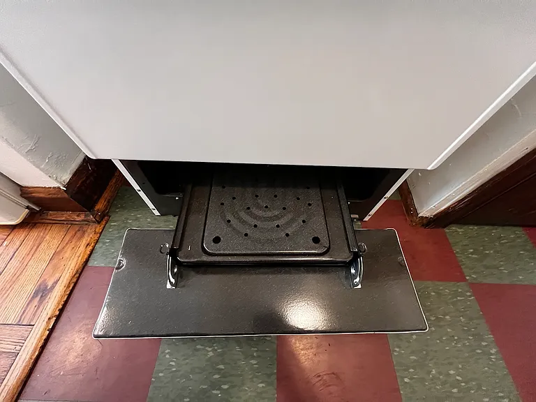 Range has a separate broiler.