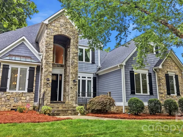 221 Whiterock Dr, Mount Holly, NC 28120