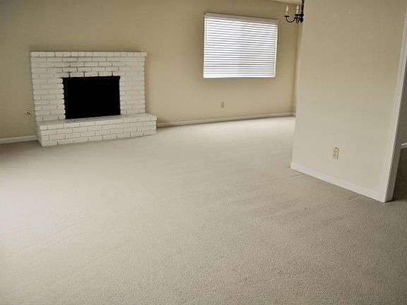 3rd image of 1136 Tulare Dr