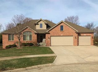 5921 Deerwood Ct, Roscoe, IL 61073