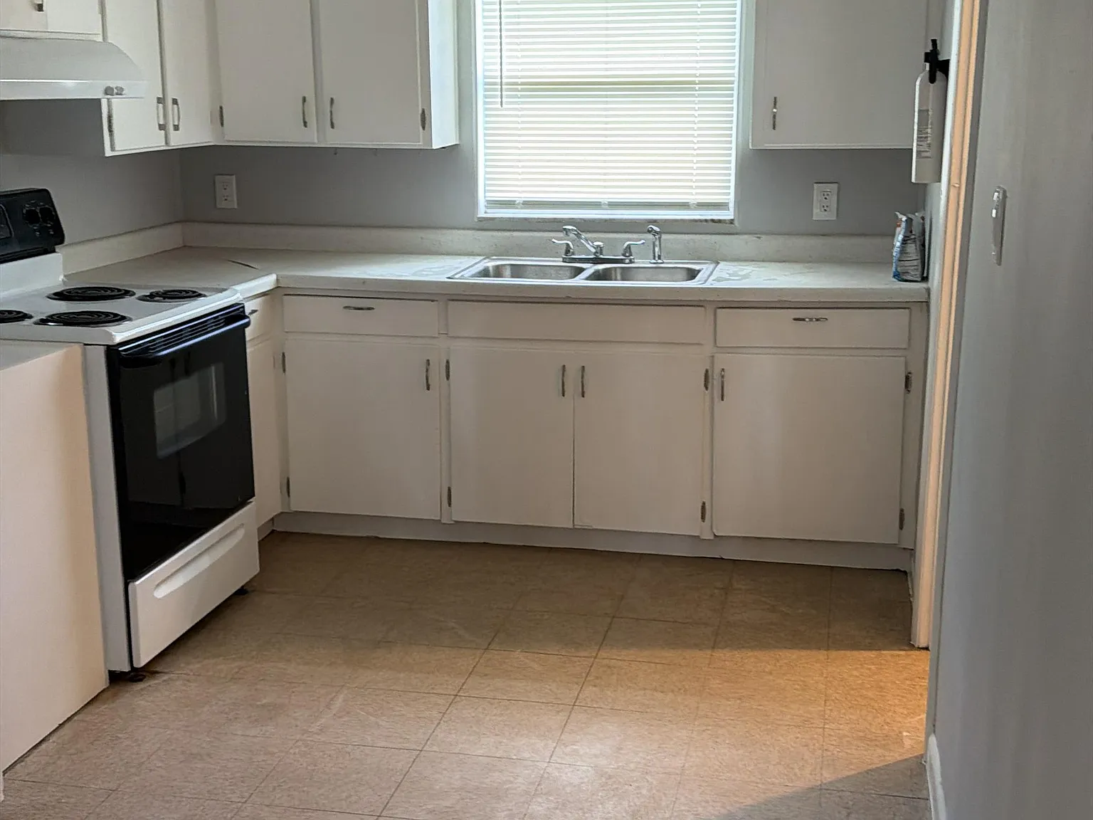 802 N Anoka Ave — Photo 3