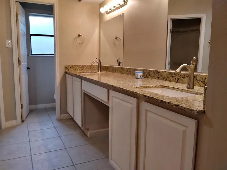 12018 Meadowview Dr — Photo 14