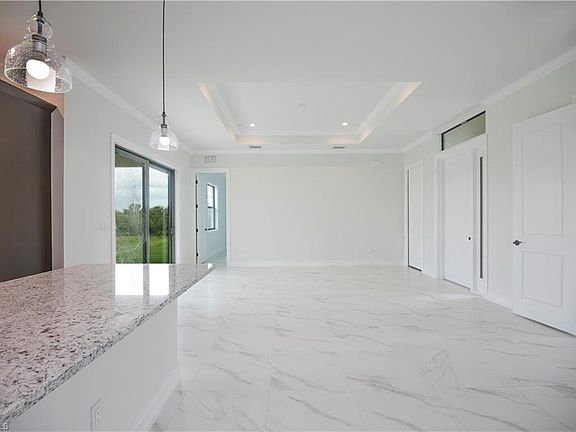 5th image of 635 41st Ave NW