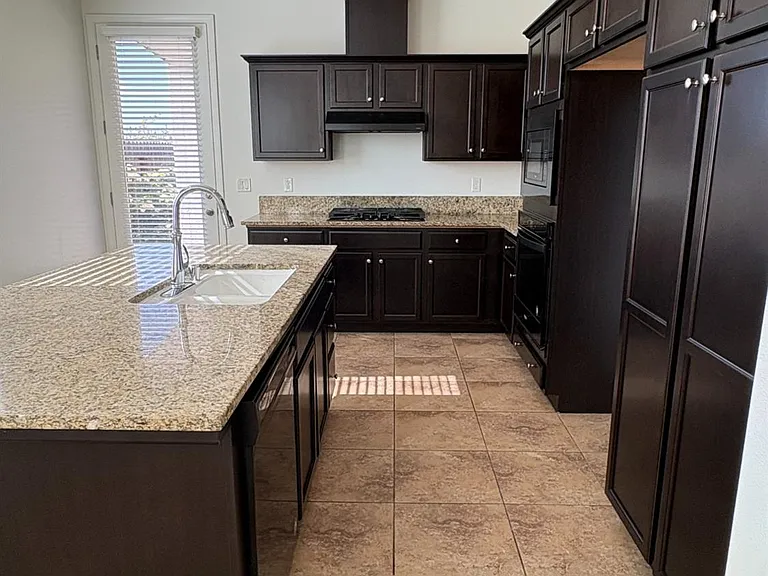5990 E Kerckhoff Ave — Photo 10