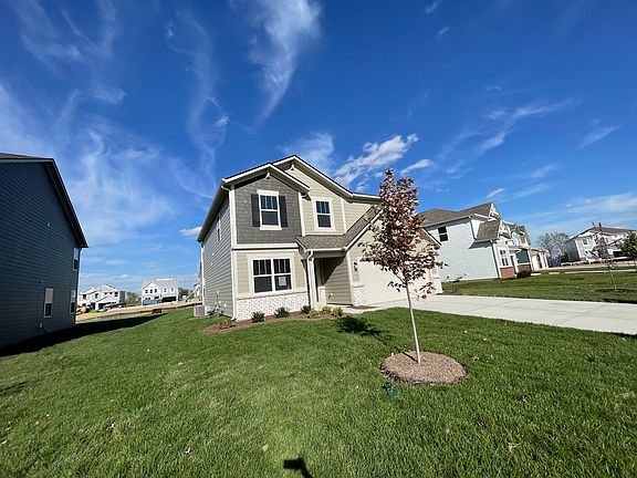 3rd image of 12O6 Elmwood Ln