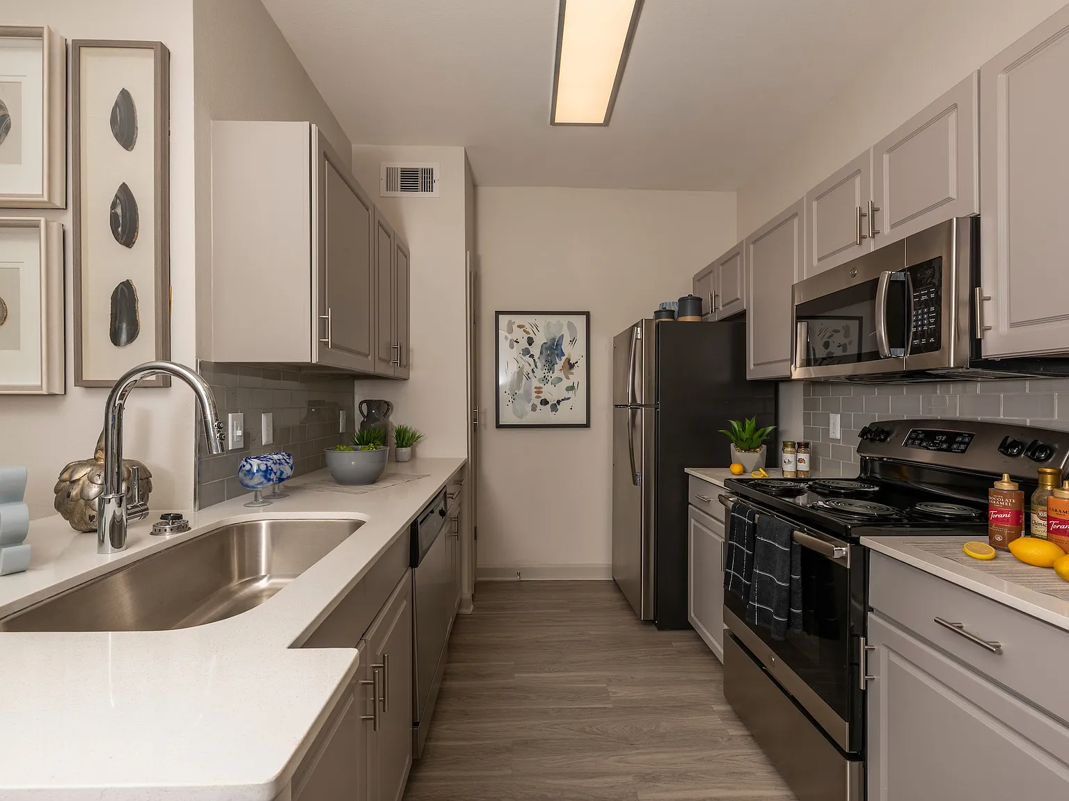 Woodbridge Villas — Photo 2