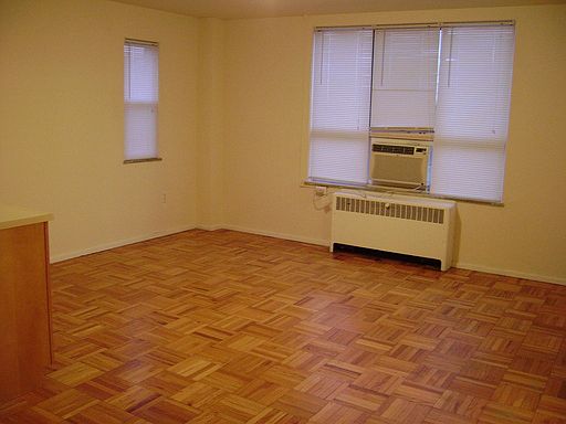 2nd image of 518 E Town St APT 521