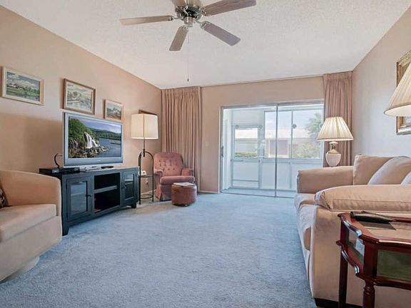 3rd image of 5463 Cresthaven Blvd APT F