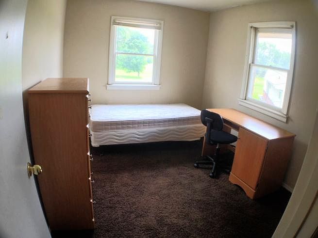 2nd image of 1006 Samantha St #1