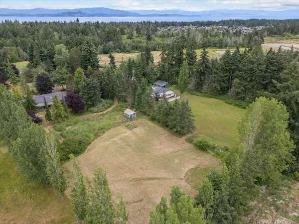 880 Garden Rd E, Qualicum Beach, BC V9K 1N2
