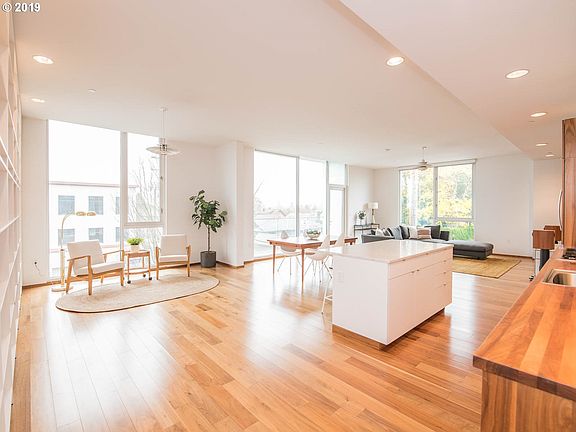 2nd image of 2530 SE 26th Ave #306