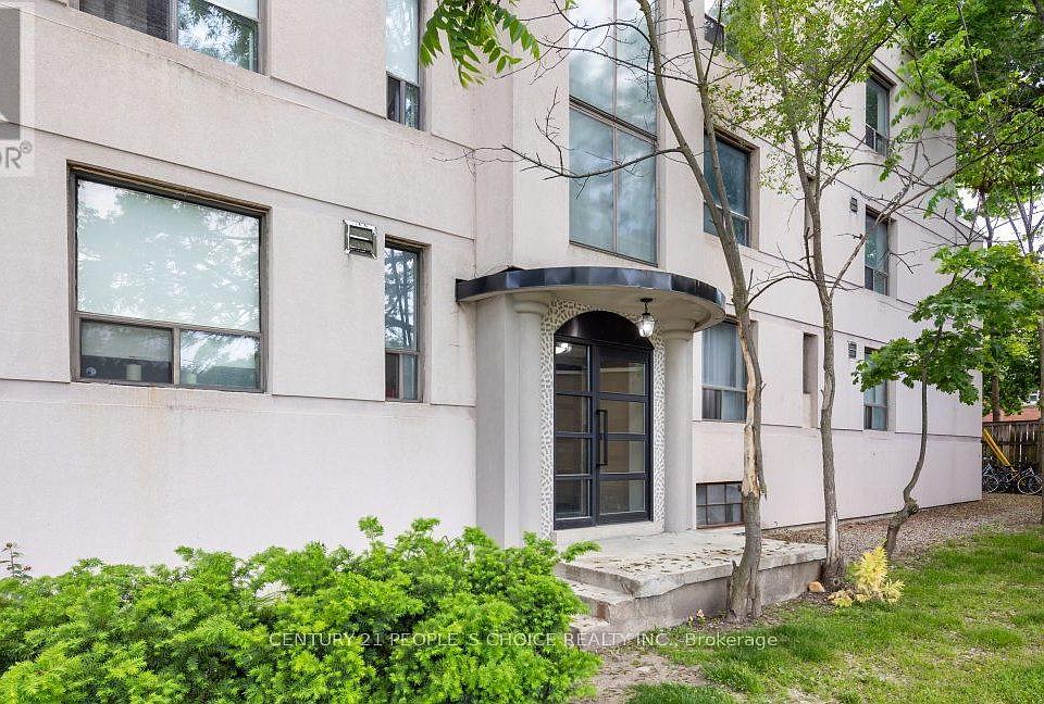 2nd image of 869 Avenue Rd #10