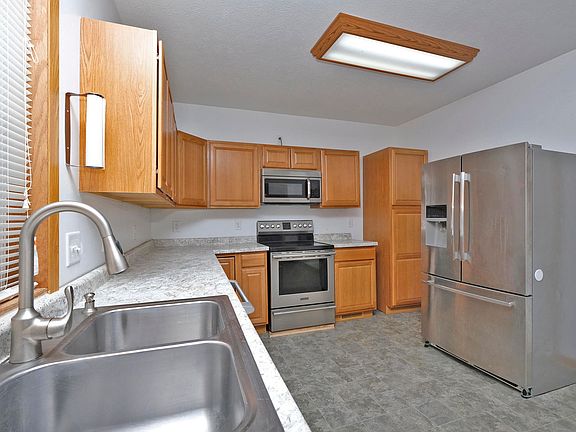 2nd image of 607 W North St