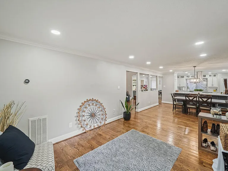 15831 Ridge Park Dr — Photo 16