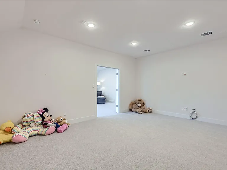 704 Palamos Dr — Photo 34