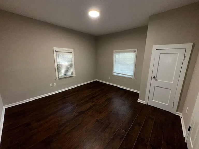 216 W Lee Ave — Photo 3