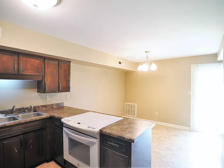 9016 Mahogany Row SE — Photo 4