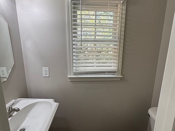 Half bathroom 1st level