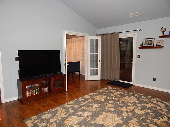 4th image of 329 Winding Trails Dr
