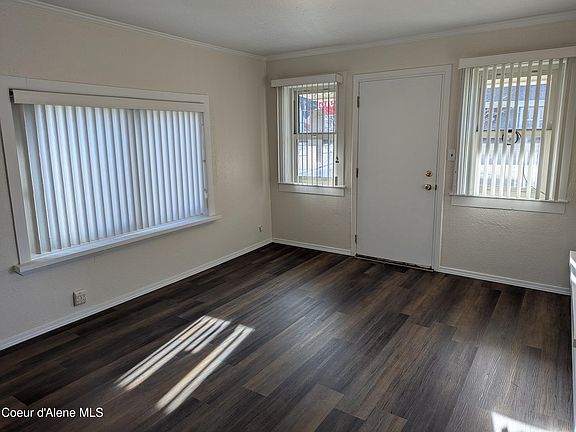 4th image of 6 Maple Ave