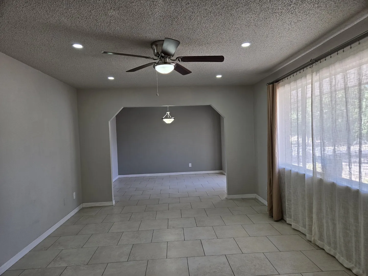 4 bed, 1881 sqft, $1,900 — Photo 2