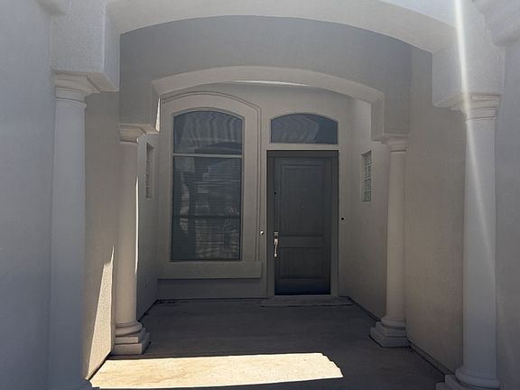 2nd image of 2653 N Travis