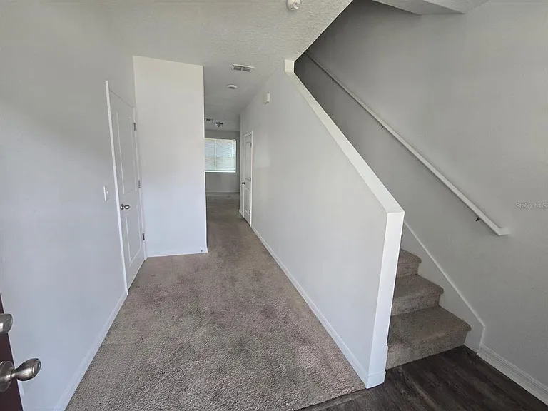 936 Grandin St — Photo 4