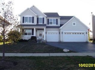 110 Redmond Dr, Gilberts, IL 60136