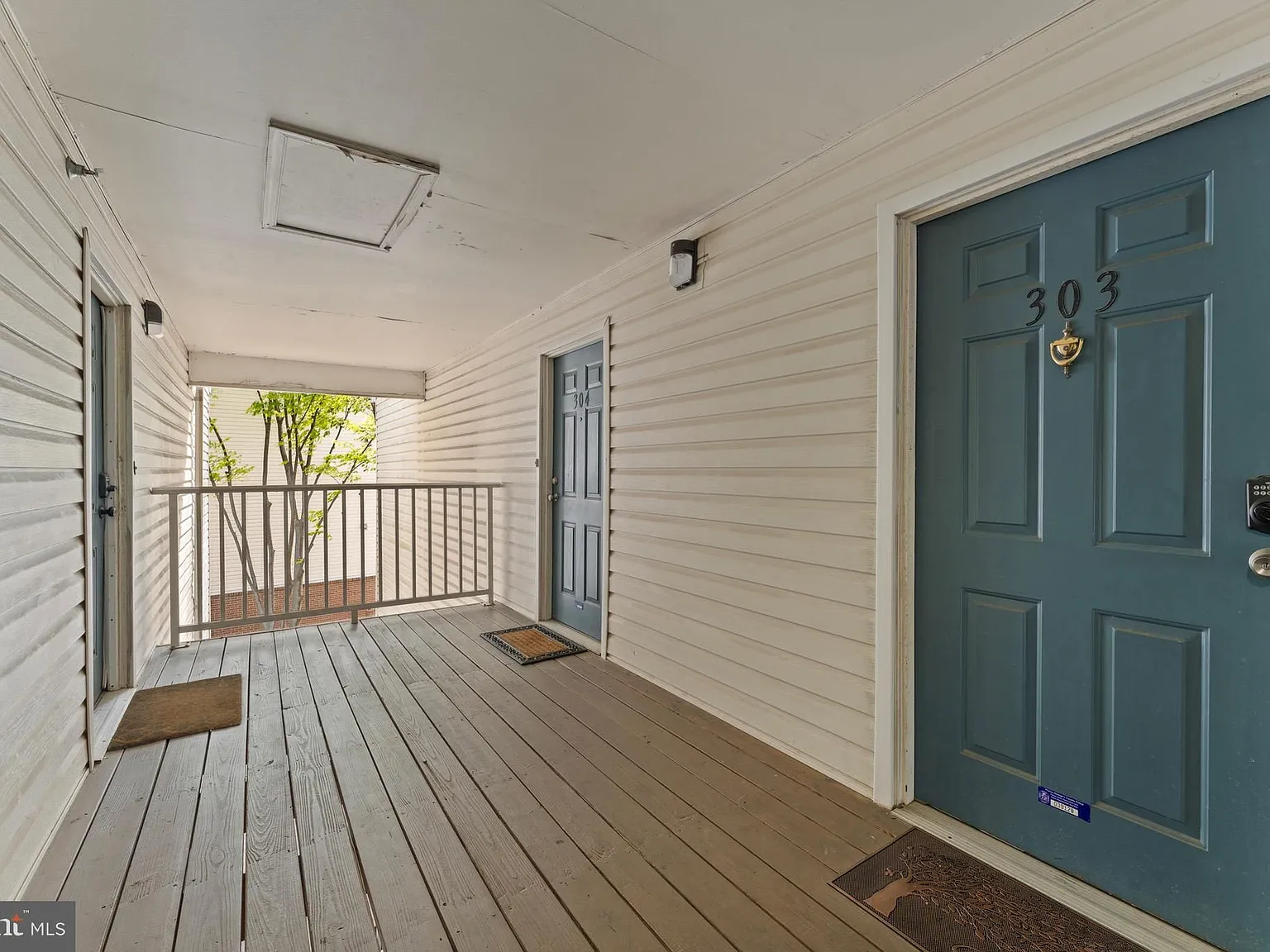 2 bed, 2.0 bath, 2400 sqft, $2,300 — Photo 4