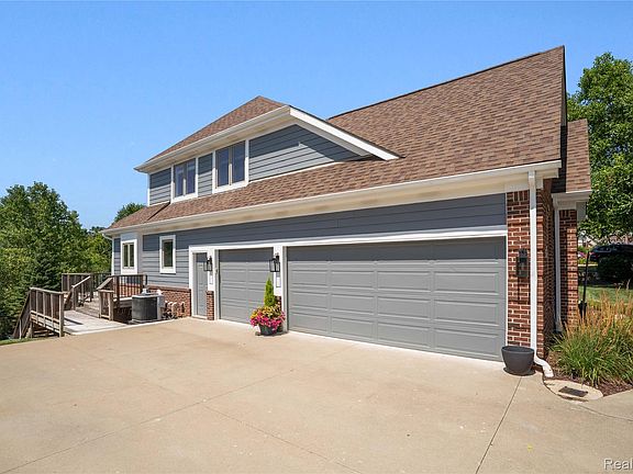 4th image of 888 Suchava Dr