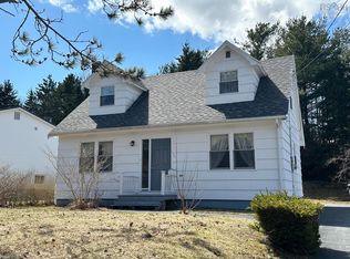 24 Crowell St, Liverpool, NS B0T 1K0