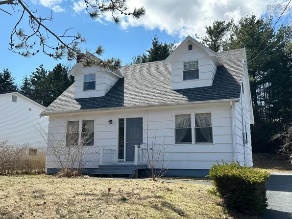 24 Crowell St, Liverpool, NS B0T 1K0