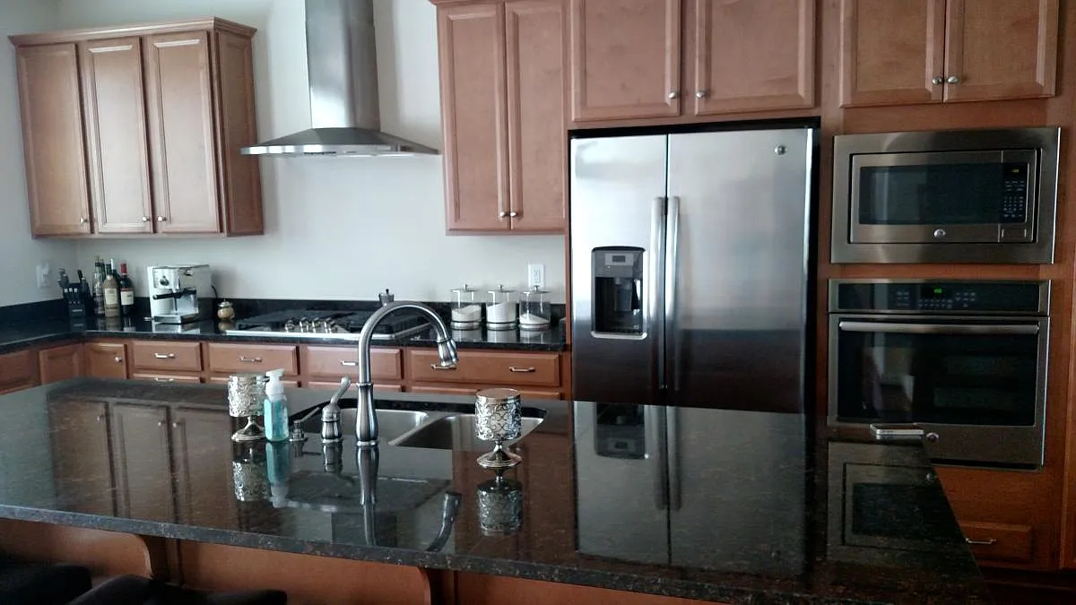 4 bed, 4.5 bath, $4,100 — Photo 2