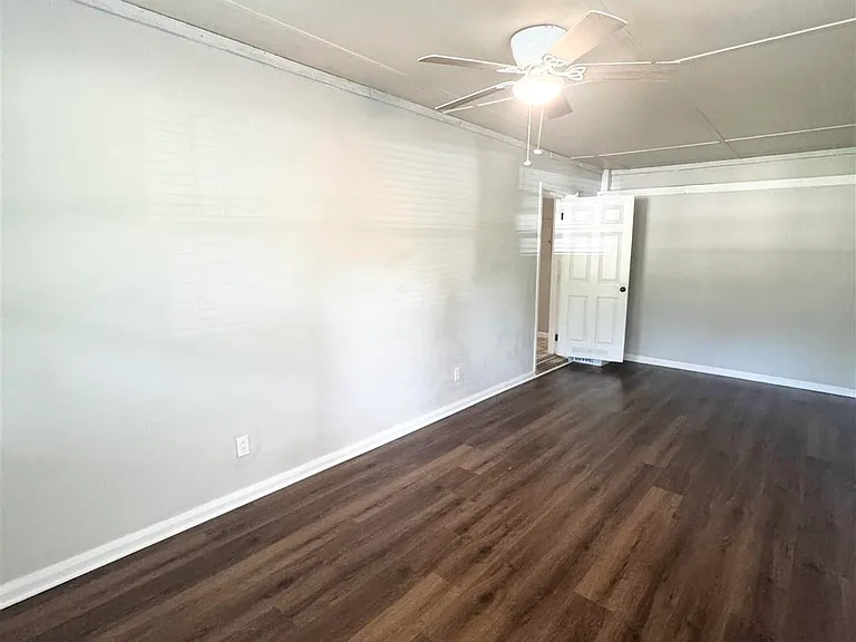 802 Blue Springs Dr — Photo 7