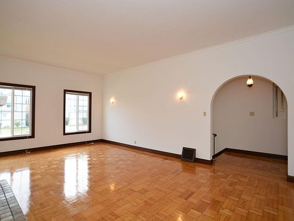 3rd image of 3075 26th Ave